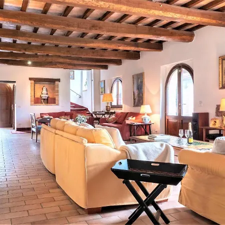 Beautiful In With Pool San Giovanni del Pantano