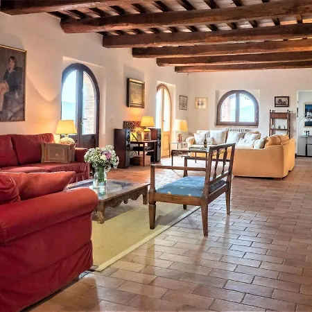 Beautiful In With Pool San Giovanni del Pantano
