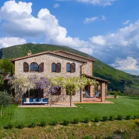 Beautiful In With Pool San Giovanni del Pantano